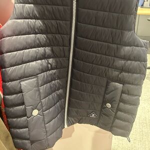 FLASH SALE! 
Barbour hooded Fibre Down Jacket in size 34/4 in Navy!!!